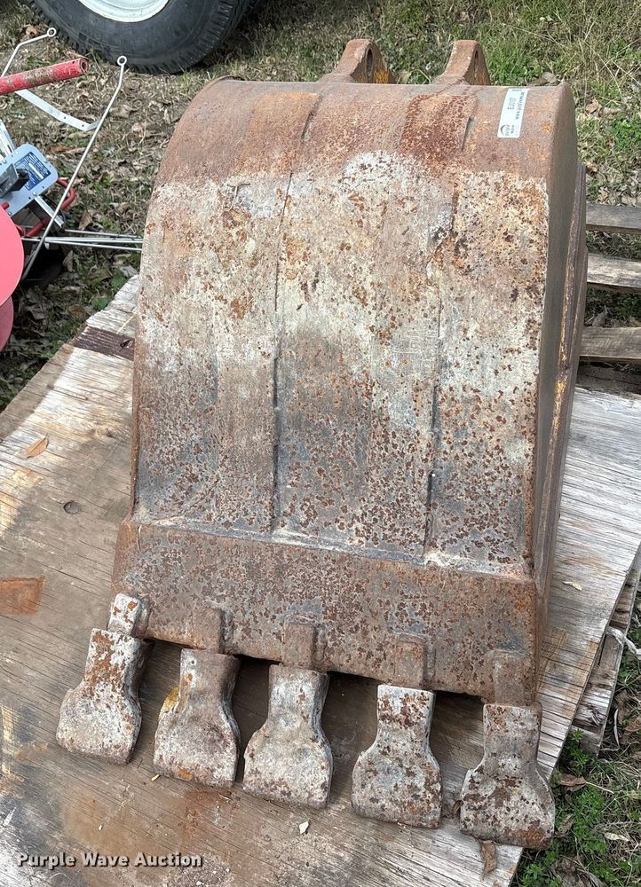 image for item EU0157 Excavator bucket