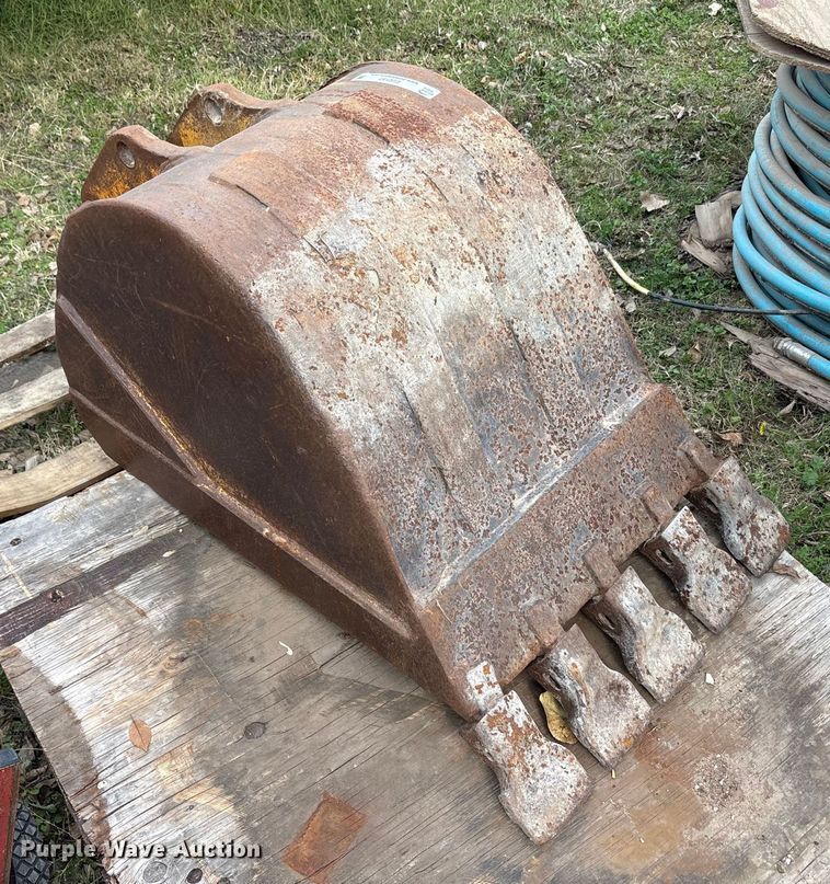 image for item EU0157 Excavator bucket