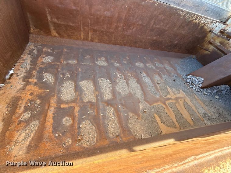 image for item EU5451 2013 Mack CHU613 dump truck