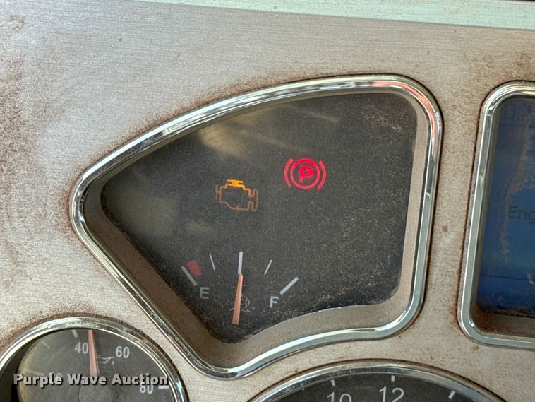 image for item EU5451 2013 Mack CHU613 dump truck