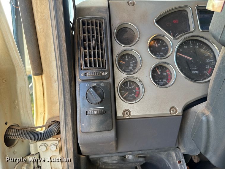 image for item EU5451 2013 Mack CHU613 dump truck