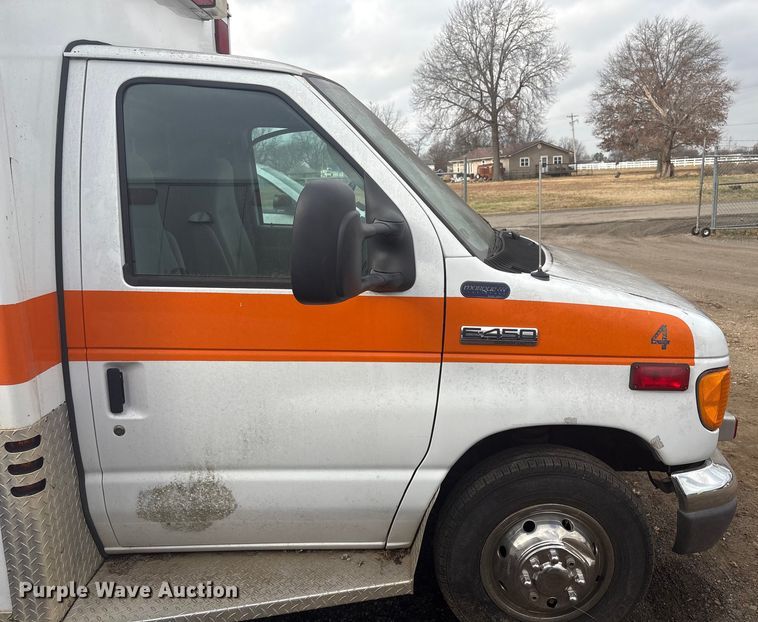 image for item EV2591 2006 Ford E450 ambulance