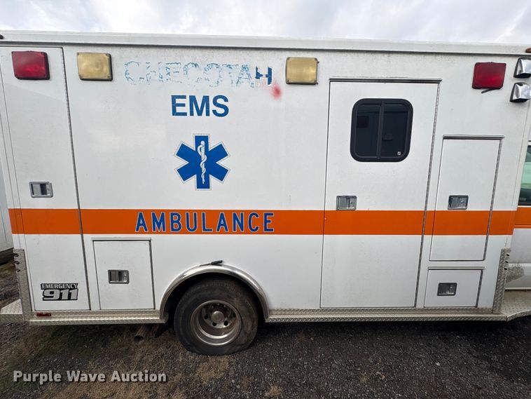 image for item EV2591 2006 Ford E450 ambulance