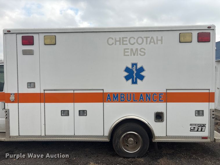 image for item EV2591 2006 Ford E450 ambulance