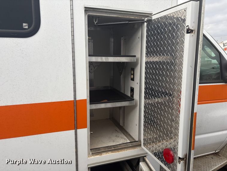 image for item EV2591 2006 Ford E450 ambulance