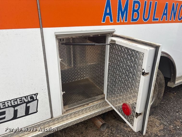 image for item EV2591 2006 Ford E450 ambulance
