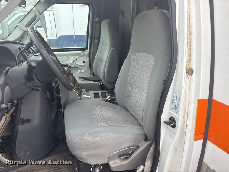 image for item EV2591 2006 Ford E450 ambulance