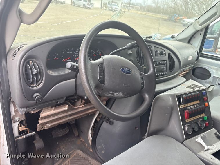 image for item EV2591 2006 Ford E450 ambulance