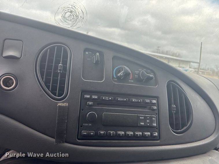 image for item EV2591 2006 Ford E450 ambulance