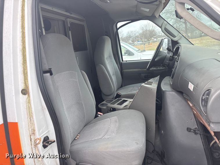 image for item EV2591 2006 Ford E450 ambulance