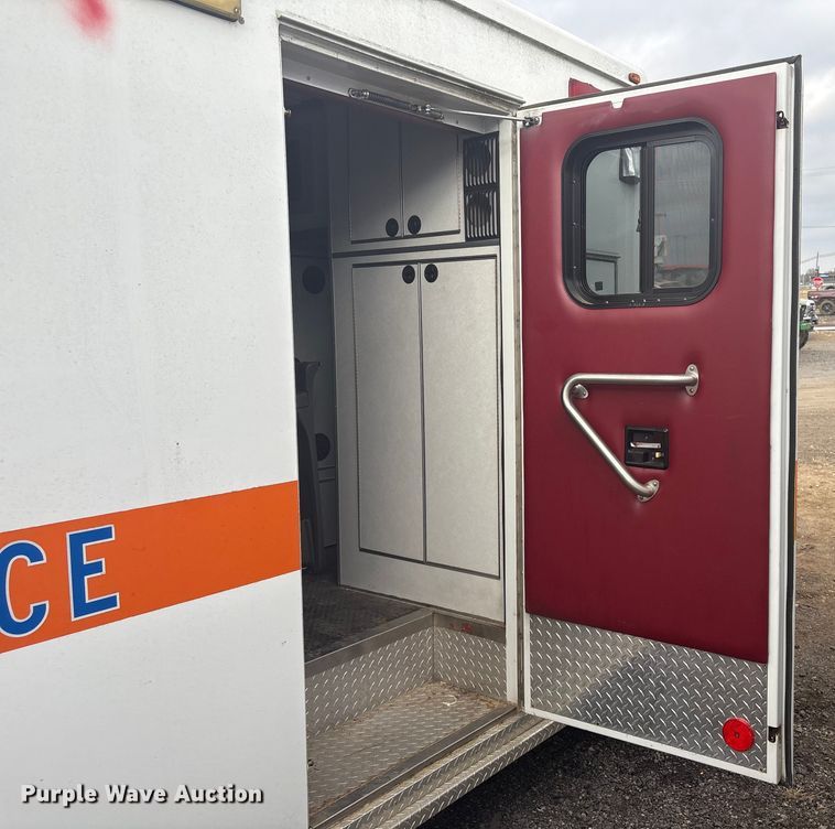 image for item EV2591 2006 Ford E450 ambulance