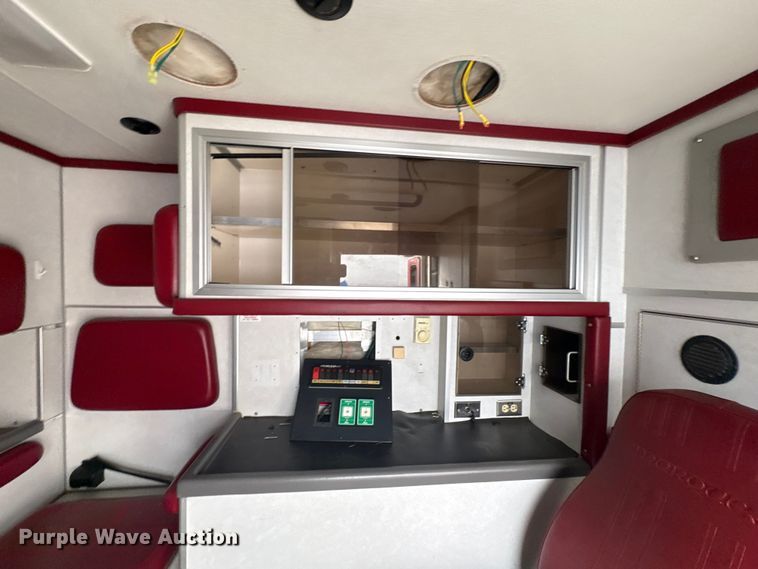 image for item EV2591 2006 Ford E450 ambulance
