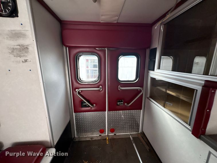 image for item EV2591 2006 Ford E450 ambulance