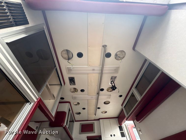 image for item EV2591 2006 Ford E450 ambulance