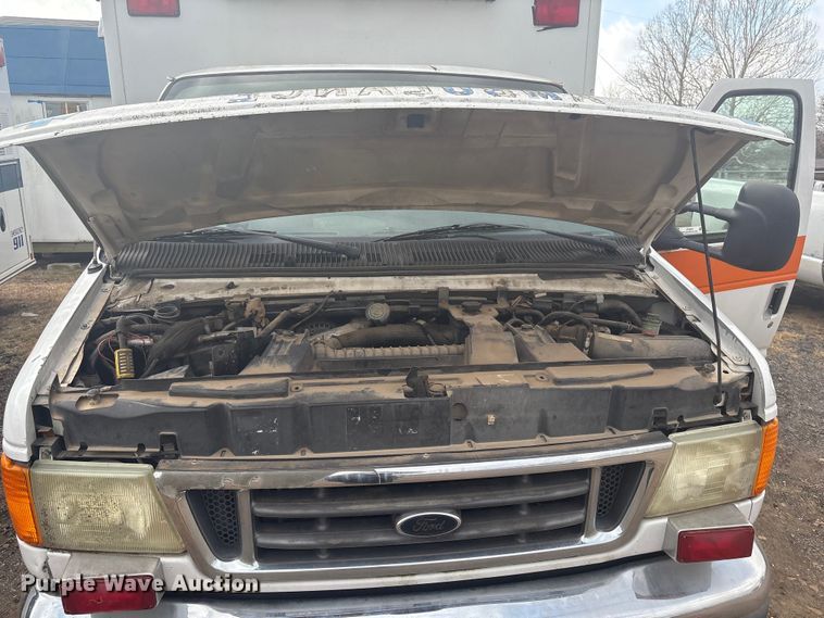 image for item EV2591 2006 Ford E450 ambulance