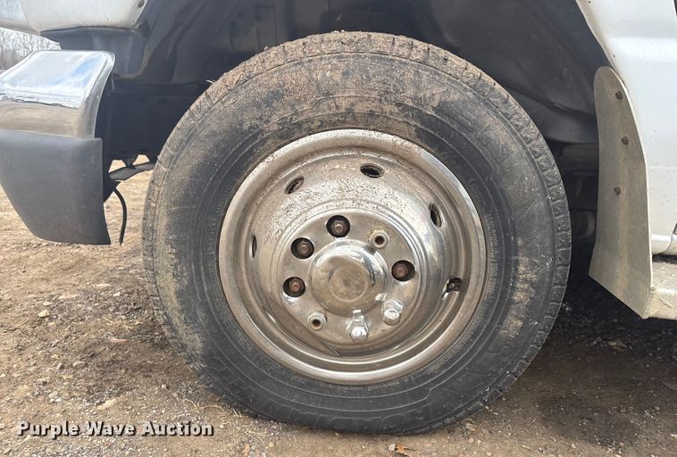 image for item EV2591 2006 Ford E450 ambulance