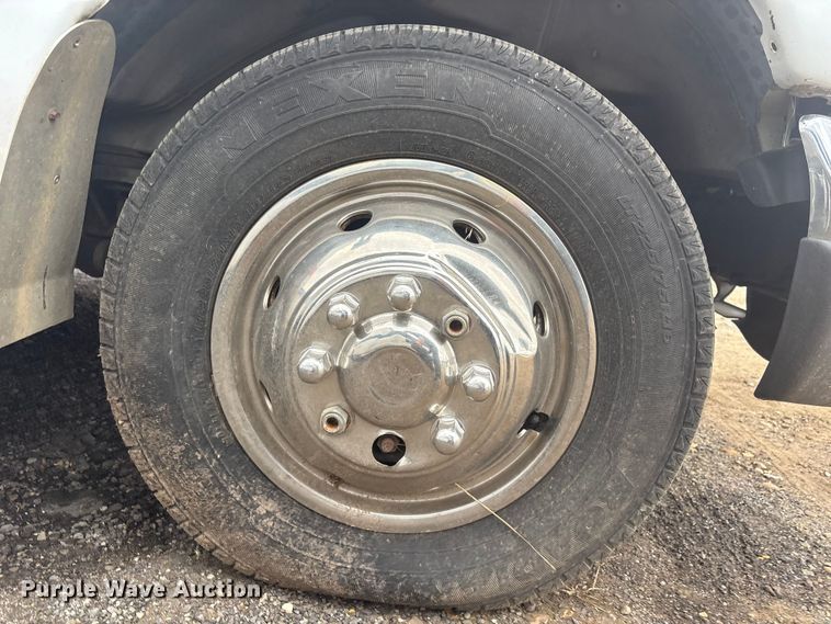 image for item EV2591 2006 Ford E450 ambulance