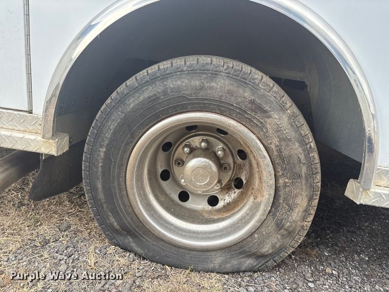 image for item EV2591 2006 Ford E450 ambulance