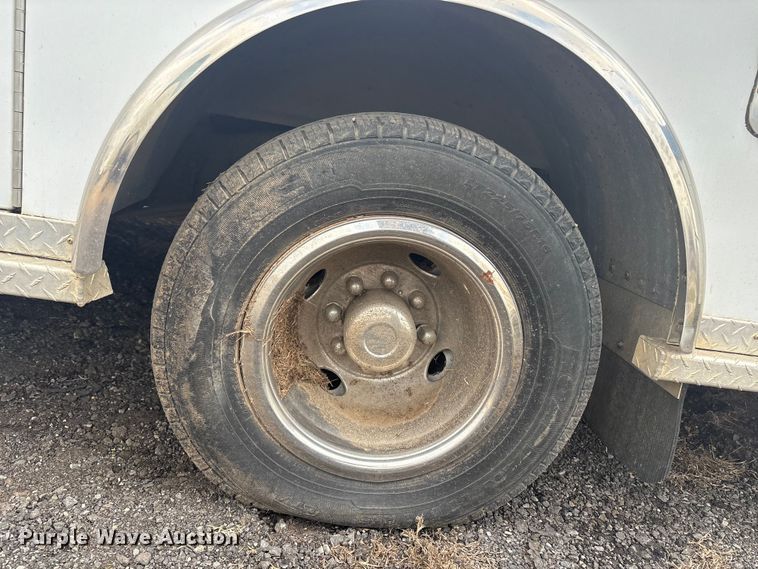 image for item EV2591 2006 Ford E450 ambulance