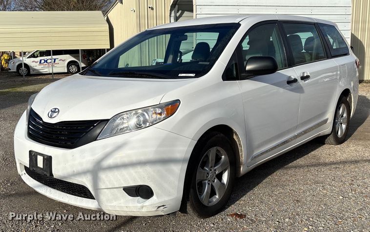 image for item EV3474 2017 Toyota Sienna van