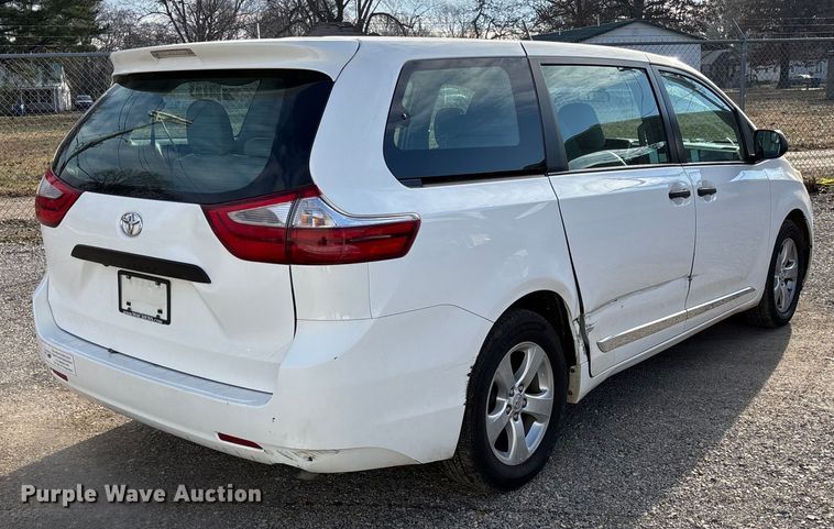 image for item EV3474 2017 Toyota Sienna van