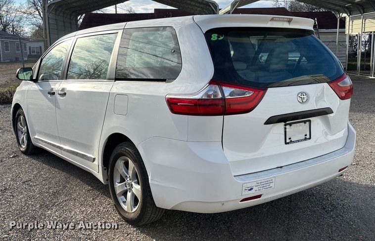 image for item EV3474 2017 Toyota Sienna van