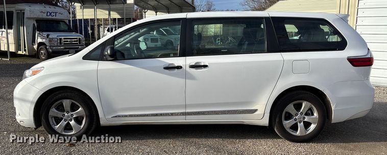 image for item EV3474 2017 Toyota Sienna van