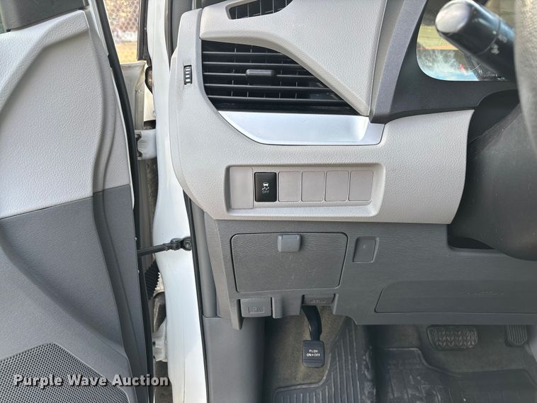 image for item EV3474 2017 Toyota Sienna van
