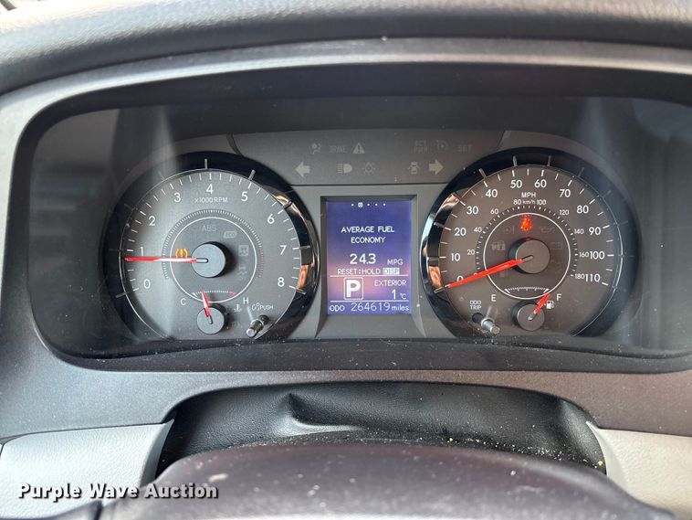 image for item EV3474 2017 Toyota Sienna van