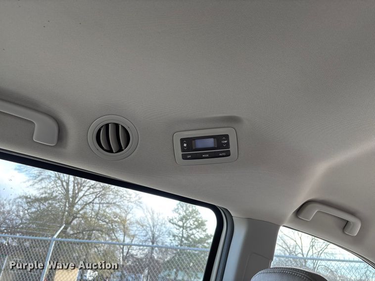 image for item EV3474 2017 Toyota Sienna van