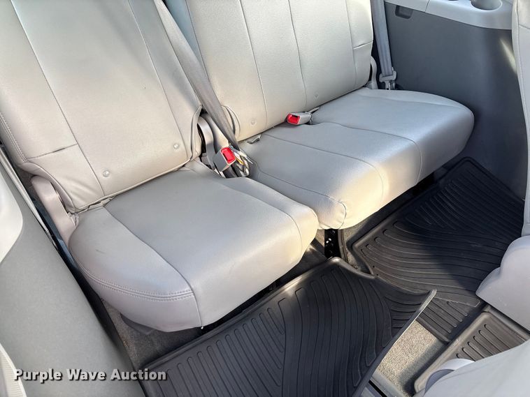 image for item EV3474 2017 Toyota Sienna van