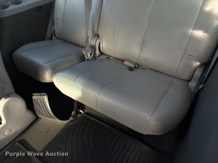 image for item EV3474 2017 Toyota Sienna van