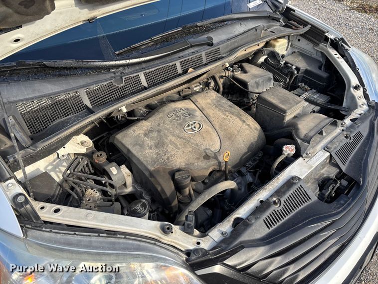 image for item EV3474 2017 Toyota Sienna van