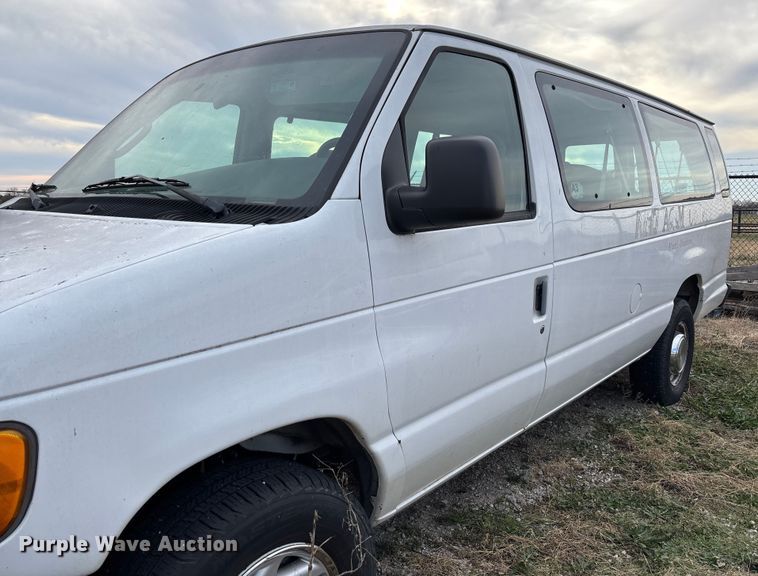 image for item EV3493 2005 Ford E350 van