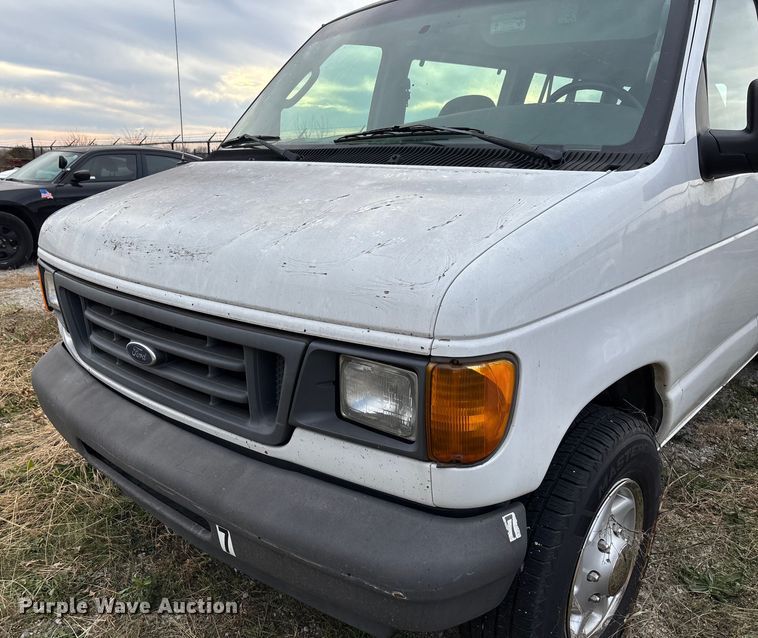 image for item EV3493 2005 Ford E350 van