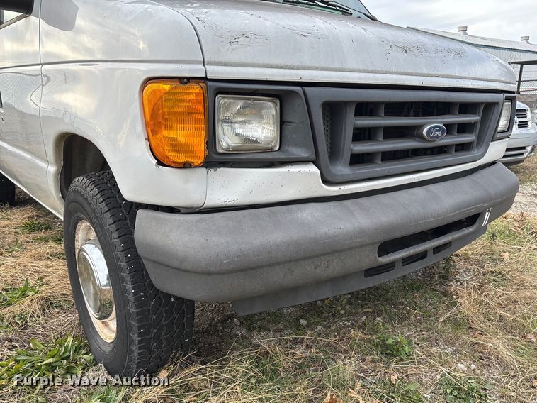 image for item EV3493 2005 Ford E350 van