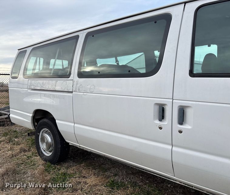 image for item EV3493 2005 Ford E350 van