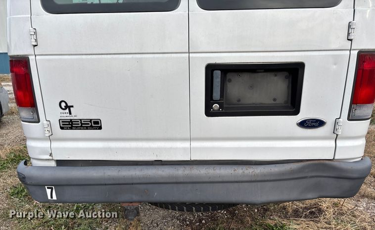 image for item EV3493 2005 Ford E350 van