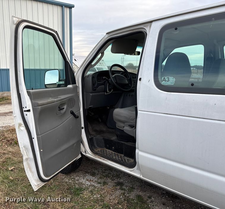 image for item EV3493 2005 Ford E350 van