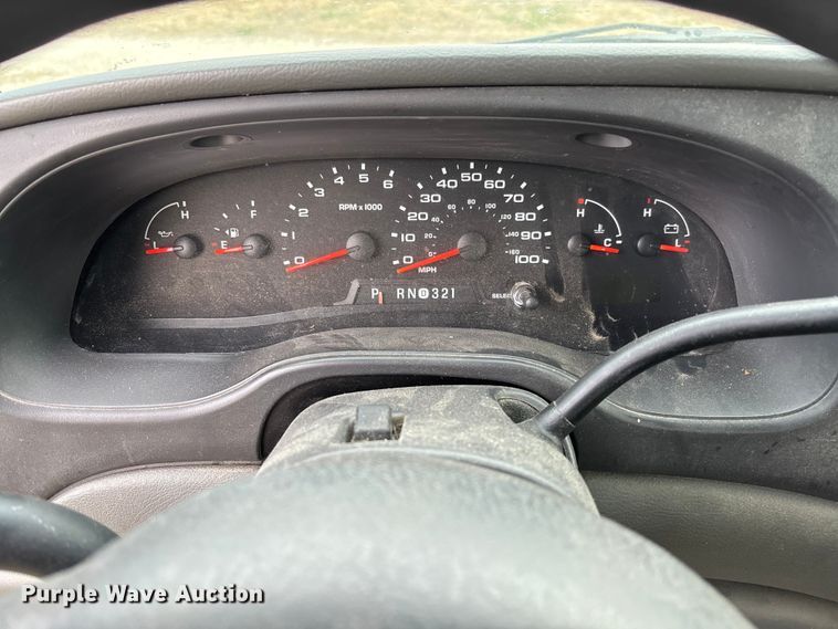 image for item EV3493 2005 Ford E350 van