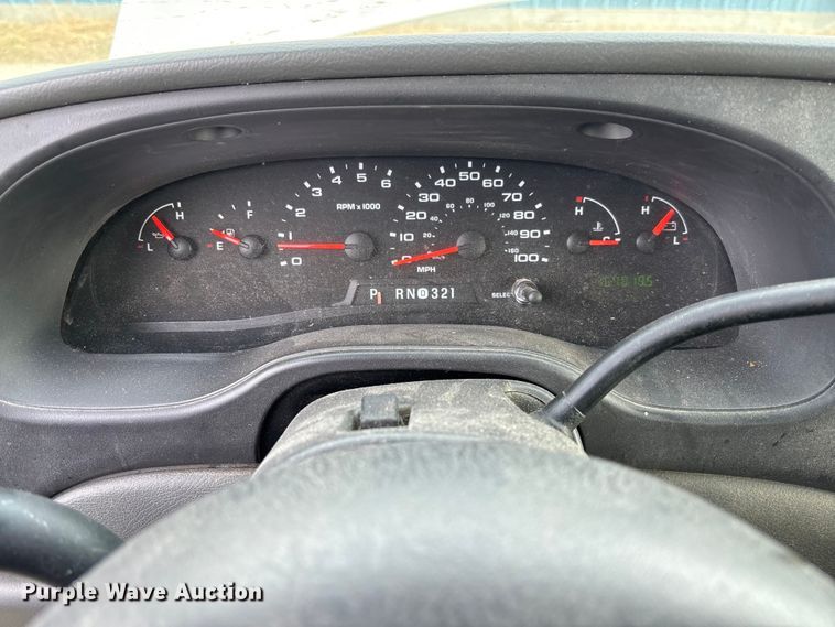 image for item EV3493 2005 Ford E350 van