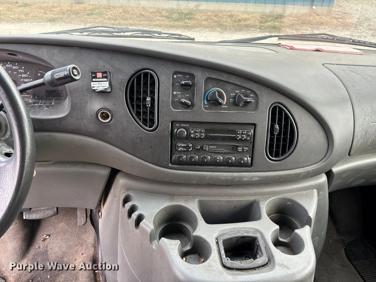 image for item EV3493 2005 Ford E350 van