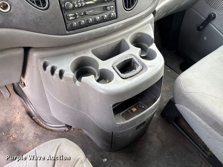 image for item EV3493 2005 Ford E350 van