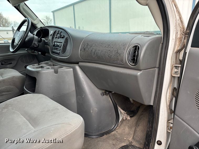 image for item EV3493 2005 Ford E350 van