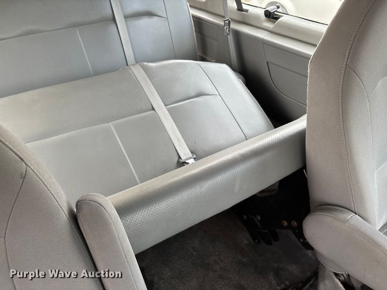 image for item EV3493 2005 Ford E350 van