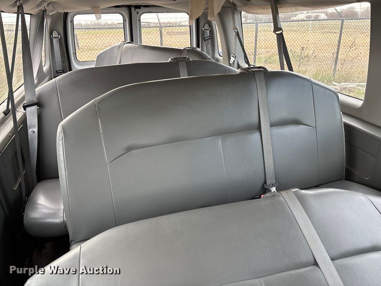 image for item EV3493 2005 Ford E350 van