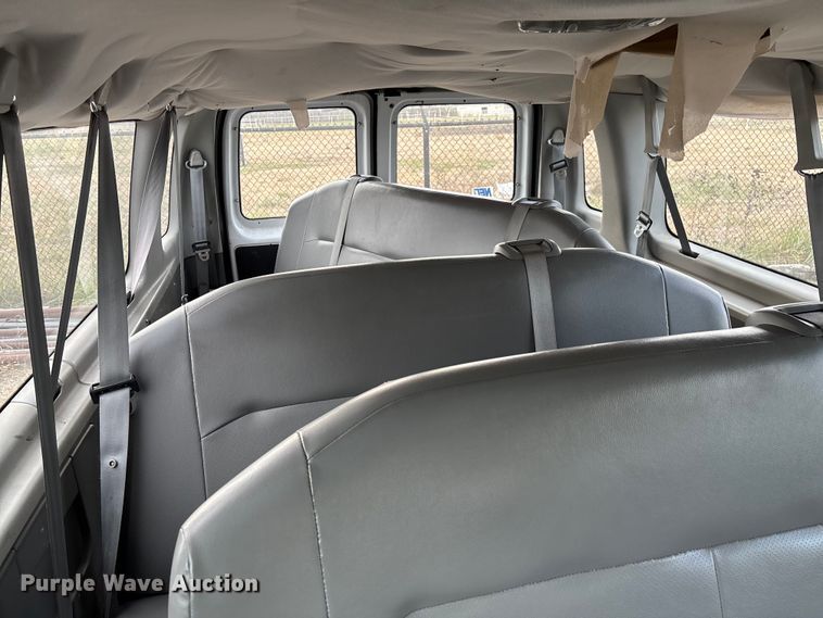 image for item EV3493 2005 Ford E350 van