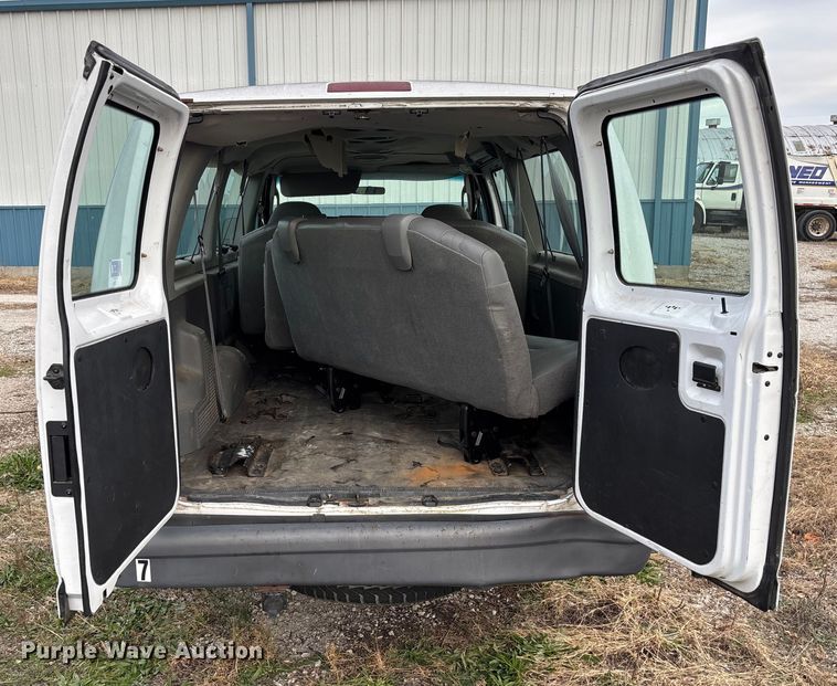 image for item EV3493 2005 Ford E350 van