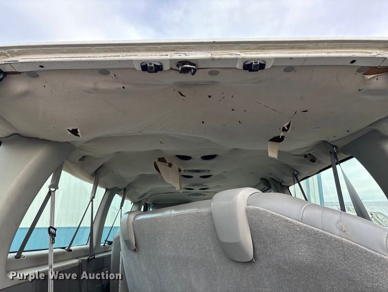 image for item EV3493 2005 Ford E350 van