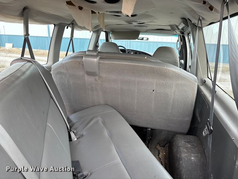 image for item EV3493 2005 Ford E350 van